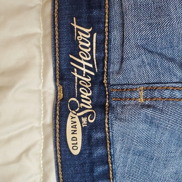 Old Navy Short Mid-Rise Women's Jeans - Picture 3 of 7